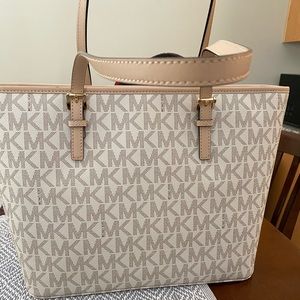 BNWT Michael kors purse